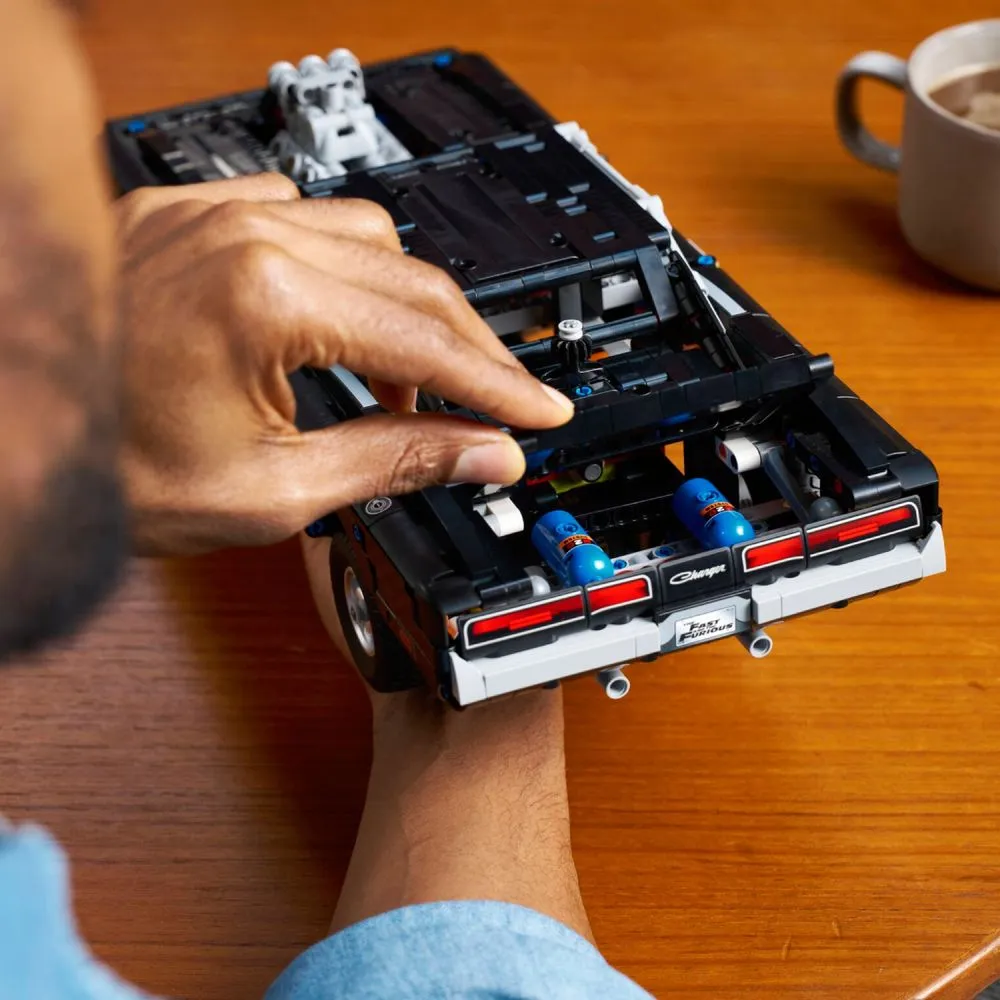 Lego Technic Velozes e Furiosos: Dodge Charger R/T - 42231