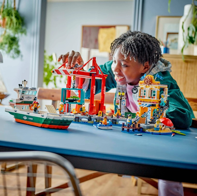 Lego City Porto à Beira-Mar Com Navio De Carga - 60422