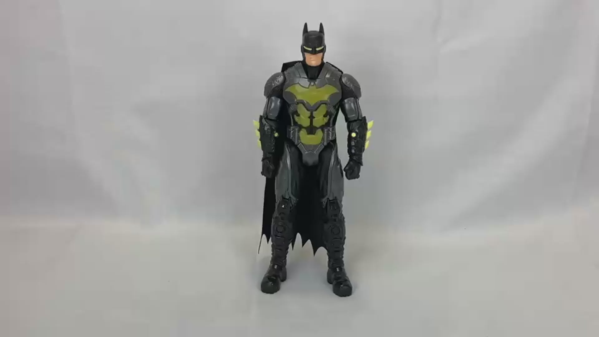 Boneco Batman 30cm Armadura com Luz E Som - Sunny